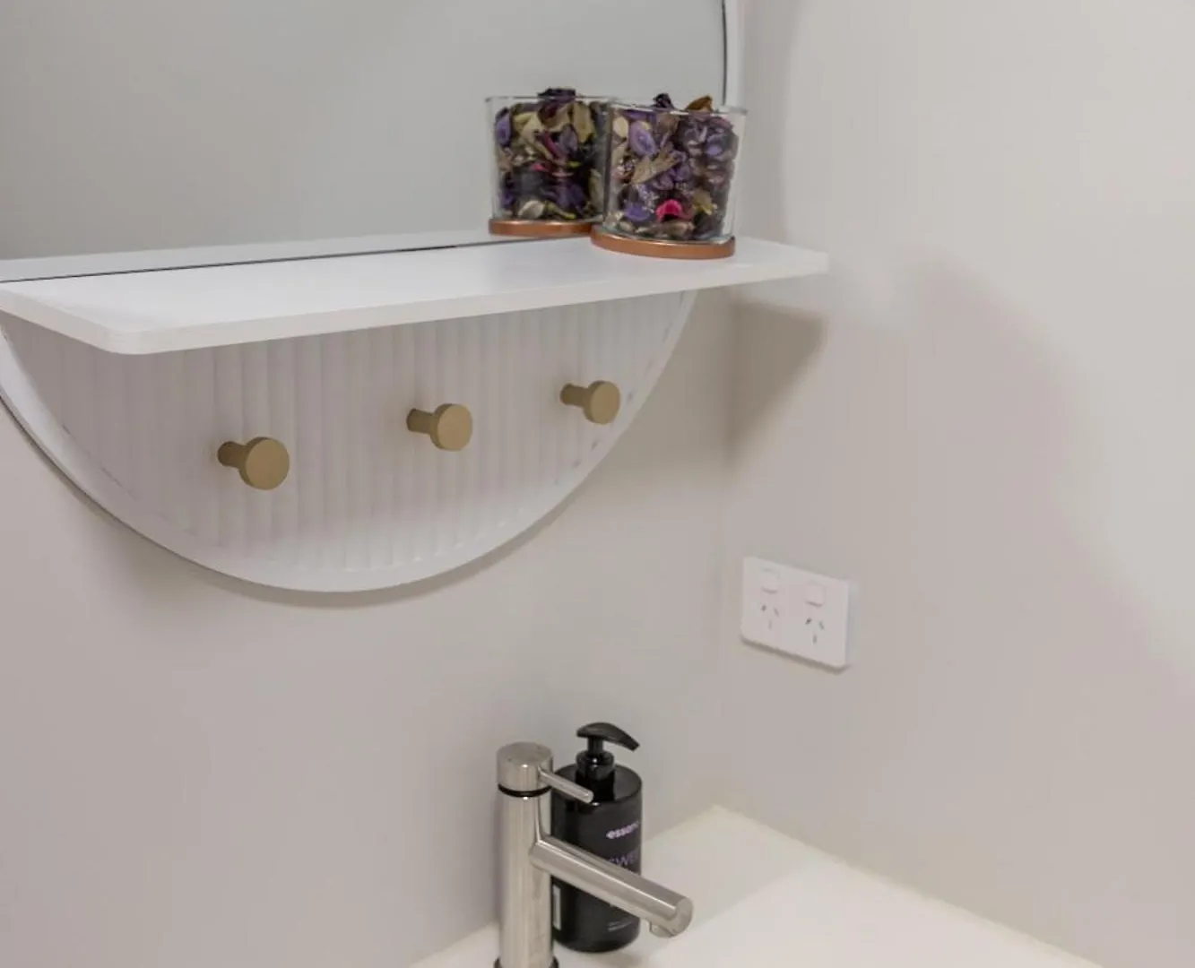 Guest house Back Garden Flat With Free On Street Parking And Fiber Wifi - 15 Mins To Ferry, Stadium, Cbd Wellington New Zealand