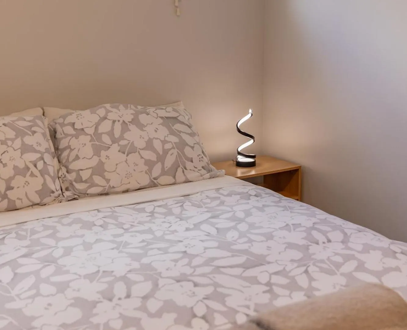 Guest house Back Garden Flat With Free On Street Parking And Fiber Wifi - 15 Mins To Ferry, Stadium, Cbd Wellington New Zealand