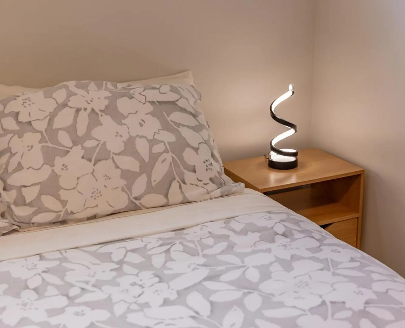 Back Garden Flat With Free On Street Parking And Fiber Wifi - 15 Mins To Ferry, Stadium, Cbd Wellington Guest house