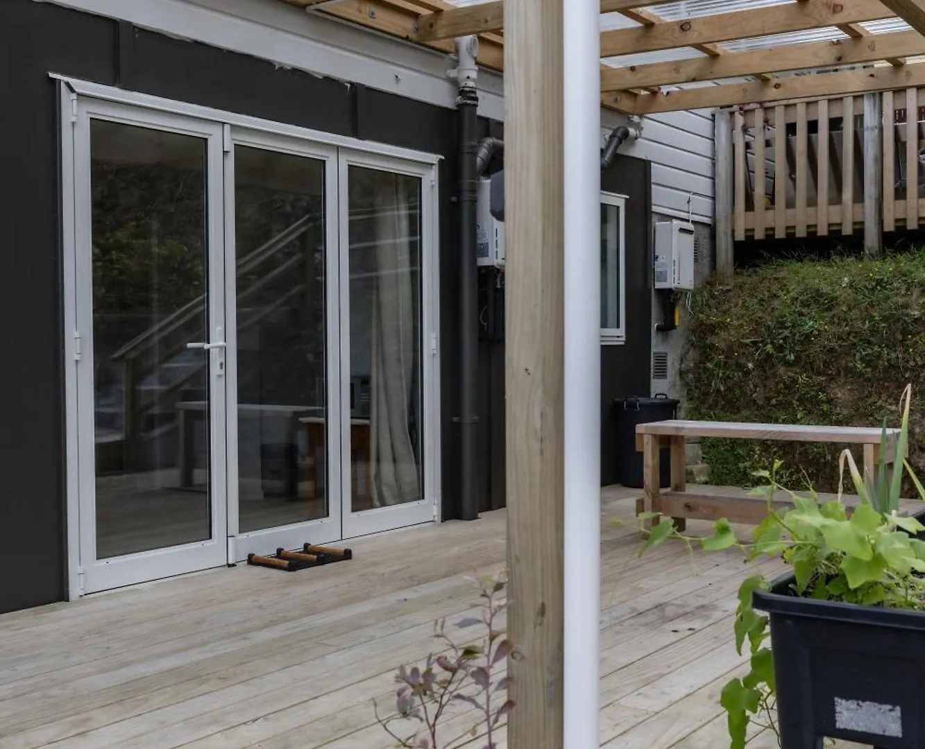 Back Garden Flat With Free On Street Parking And Fiber Wifi - 15 Mins To Ferry, Stadium, Cbd Wellington